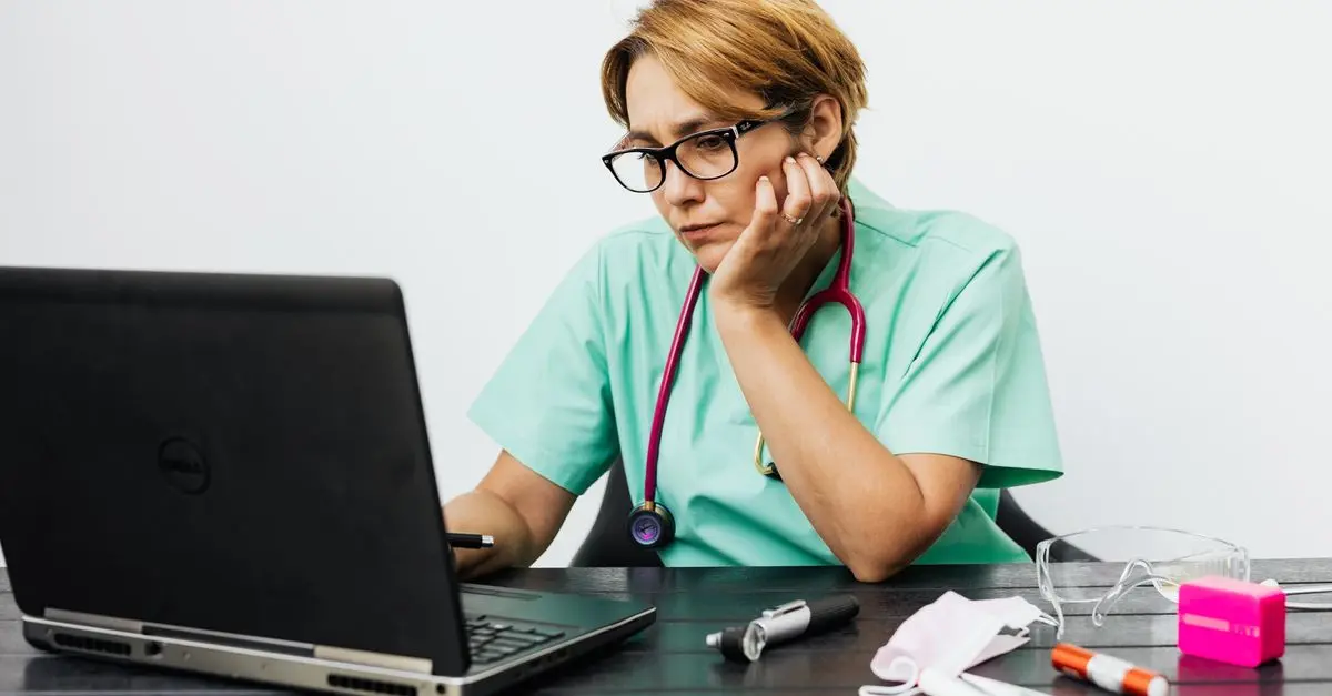 Quels critères pour choisir un comparateur de mutuelle pro ?